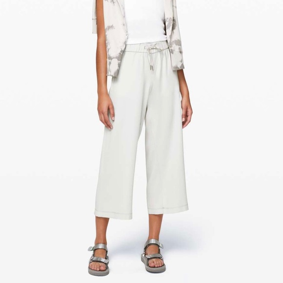 Lululemon On The Fly Wide-Leg 7/8 Pant Woven Silverstone Size 10